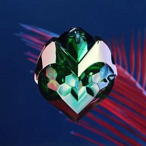 Folge deinem Instinkt 💚 Aura, der Duft von Mugler ist weiblich & mystisch, das Flakon lässt dein Herz wortwörtlich höher schlagen. Jetzt entdecken: http://bit.ly/AuraMRD *** Suis ton instinct 💚 Aura, le parfum de Mugler est féminin, mystique et désirable. Le flacon fait littéralement battre ton cœur plus fort. Découvrir maintenant :http://bit.ly/AuraMRD | Marionnaud Schweiz