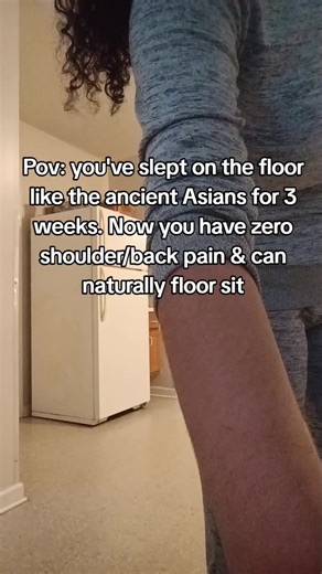 I wanna be able to do this till I'm old. Beds & couches are killing us. I don't think I can go back to sleeping on my actual bed 😭 the floor bed has saved my life probably #floorbed #floorsleeping #tatami #grounding #wellness