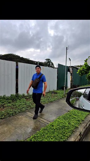 Jello Nuestro on Instagram: "Day 28: anyone available? Tara na! 😈 #JelloShot #kaBOTEhan #serBISYO #ginebra #sanmiguel"