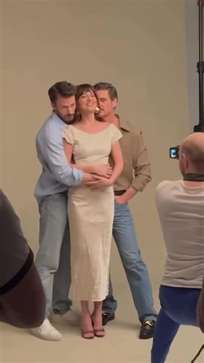 VVS Films (Québec) on Instagram: "On ne brisera jamais ce triangle amoureux. Dans les coulisses de L’entremetteuse avec Dakota Johnson, Pedro Pascal et Chris Evans. Au cinéma le 13 juin."