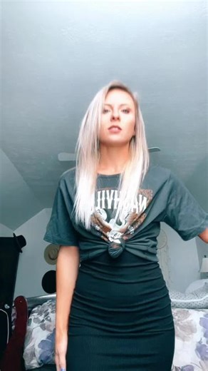 Rebecca Flint (@rfx1111)’s videos with