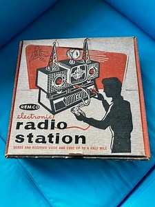 VINTAGE 1954 REMCO ELECTRONIC RADIO STATION TOY COMPLETE WITH ORIGINAL BOX | eBay