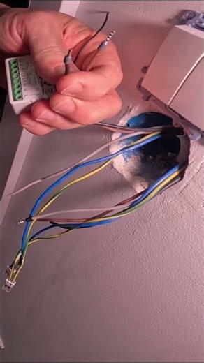 Installing a roller blind controller with a remote control👌😁 #vlog