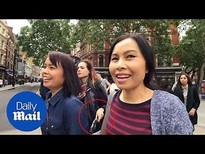 Female pickpocket gang caught on camera stealing tourist's purse