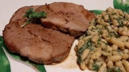 Gigot d'agneau au four et ses flageolets