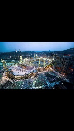 Captivating Views of the Kaaba and Worshippers in Mecca