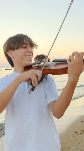 Twin Violins 🎻🎻 on Instagram: "Sway 🎻 Mirko e Valerio 🎻 dedichiamo questa canzone a tutti coloro che hanno l'anima Latina ed amano i ritmi calienti sudamericani Dedicamos esta canción a todos aquellos que tienen alma latina y aman los ritmos sudamericanos We dedicate this song to all those who have a Latin soul and love South American rhythms @marcanthony #salsa #mirkoevalerio #sway #violin #twins #music #amazing #funny #smile #viralreels #latina #latino #sudamerica #love #dance #show #live 