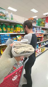 Kind-hearted stranger lends a hand to someone in need and receives a reward! | Extra Give Back