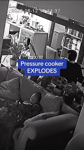 Terrifying moment pressure cooker EXPLODES - spurting steam and boiling soup across the room. 🎥SWNS #pressurecooker #cctv #explode #news #family