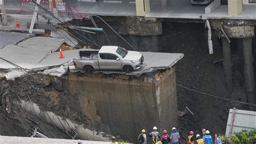 Video. A sinkhole opens in Bangkok after road collapse during construction