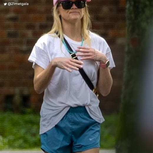 Reese Witherspoon no podía creer que 12 años de romance se fueran a la basura. Su relación con Jim Toth ya no tenía arreglo y ni siquiera el amor era suficiente para solucionar las diferencias. Inevitablemente, Reese y Jim decidieron separar sus caminos, pero esto dejó más que afectada a la actriz, al punto que hoy está “irreconocible”. Síguenos en nuestro canal de YouTube: http://bit.ly/yt-iconos | Upsocl Mujer