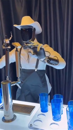 🚀 Robot de Tesla sirve bebidas en evento | Optimus en acción 🤖✨