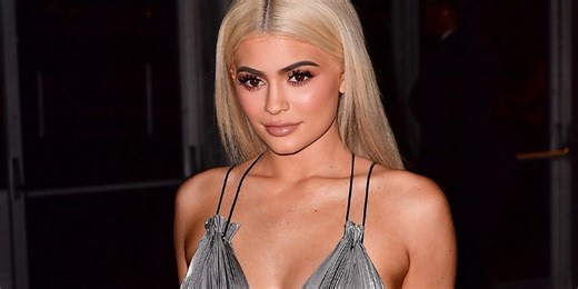 Is 2016 Makeup Back for Good?