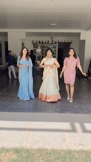 प्रीति शर्मा on Instagram: "🫶🏻 With beautiful @preethi_srinivaas and @soundaryareddy_official #preelovesyou☮️ #padamatisandhyaragam @zeetelugu"