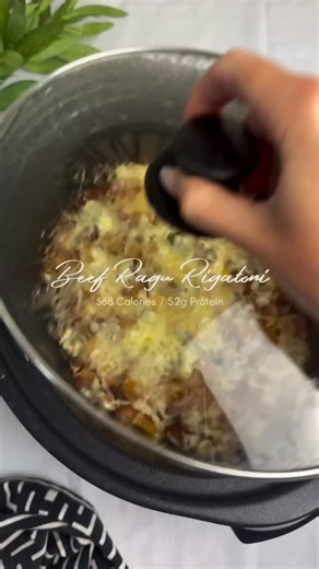 Recipe in caption ⬇️ Beef Ragu Rigatoni This rich, high protein slow cooker pasta is the perfect comfort meal - tender beef, thick tomato ragu and melted cheddar all cooked in one pot. Nutrition ⬇️ Per Serving Calories - 568, Fat - 11.5g, Carbs - 63g, Protein - 51.8g Ingredients ⬇️ Serves 4 400g Lean Diced Beef 1 Red Onion, Diced 1 Tsp Garlic 1 Tsp Black Pepper 1 Tsp Salt 400g Chopped Tomatoes 400ml Tomato Passata 20ml Worcestershire Sauce 1 Beef OXO Cube, Crumbled 1 Tsp Dried Parsley 1 Tsp Drie