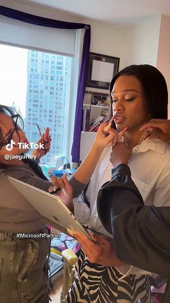 Maximize New York Fashion Week with Microsoft Surface Pro 9