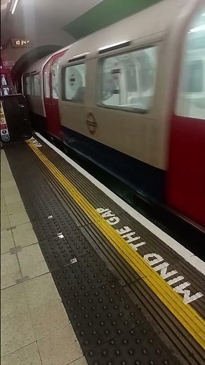 Bakerloo Line London Underground Train arriving at Paddington 28/7/25