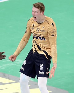 Rok Mozic 🇸🇮 The outside hitter scored 20 points from 15 attacks, 3 blocks and 2 aces in Verona Volley’s win vs Sir Safety Perugia Volley by 3-2. 📺 Watch the matches on http://vb.tv ⏰ #SuperLega schedule - https://bit.ly/3SfmK0V 🏐 #volleyball #pallavolo | Volleyball World