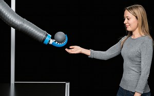 具有自然运动形式的轻型机器人