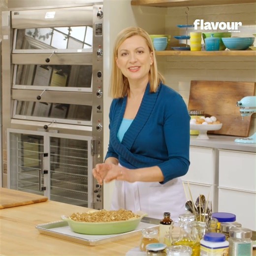 Flavour Network on Instagram: "Anna Olson’s apple crisp is the cozy treat you’ll want on repeat this fall 🍎✨"