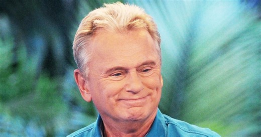 Vanna White says emotional goodbye to Pat Sajak for final show