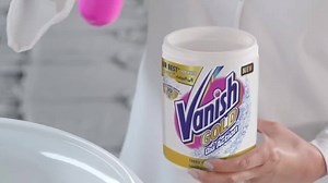 Our best for Whites is here. Vanish Gold for Whites makes your whites up to three shades whiter and is so powerful it removes stains in just 30 seconds! أفضل ما لدينا للملابس البيضاء أصبح هنا! فانيش الذهبي للملابس البيضاء يعمل على تبييض ملابسك و يجعلها ٣ مرات أكثر بياضا بمجرد ٣٠ ثانية | Vanish Arabia