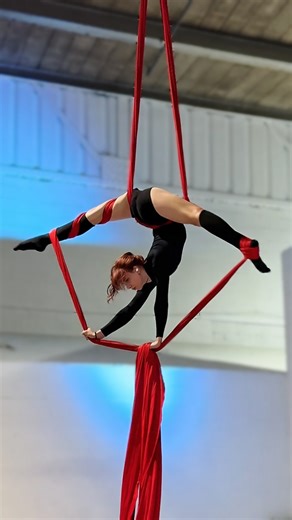 Viktoriia Loivska on Instagram: "my favorite split + tutorial ❤️ . . | Aerial Silks | Circus | Dynamic | Circus Artist | Splits | Aerial Hoop | . @aerialchamps @aerialmovement @aerialsilkstrick @aerialife_ . . #circus #aerialsilks #aerialist #aerialdance #aerialsilksnation #aerialmovement #circusartist #aerialdynamics #aerialsilkstricks"