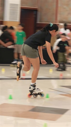 Almost get hit 🫣#inline #rollerskating #inlineskating #skating