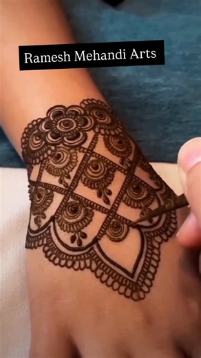 Ramesh Mehandi Arts on Instagram: "#ramesh_mehandi_arts #mehendi #mehendidesign"