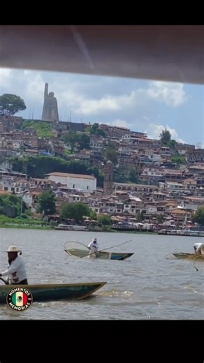 Así se vive la llegada a Janitzio, la isla más famosa de Michoacán 🇲🇽✨ #Michoacán #Pátzcuaro #IslaJanitzio #MéxicoMágico #MomentosYMemoriasMX | Momentos Y Memorias Mx
