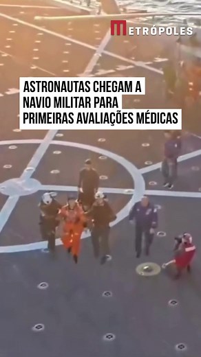 Após o resgate com retirada dos #astronautas da cápsula #Orion, a tripulação foi levada de helicóptero até o navio militar USS John P. Murtha, onde passarão pelas primeiras avaliações médicas. Na sequência, eles seguirão para o continente, de onde embarcarão com destino ao Centro Espacial Johnson, no Texas, para continuar os trabalhos após a missão. A previsão é que eles passem por um processo de acompanhamento médico e desenvolvimento de relatórios que deve durar duas semanas, antes de retornar