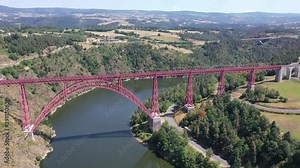 Vidéo Stock Scenic drone view of parabolic arched framework of railway bridge Viaduc de Garabit across river Truyere near Ruynes-en-Margeride in Auvergne, France