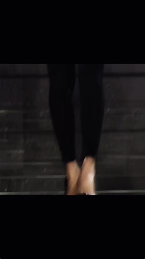 Supermodels Walk the Versace FW 2006 Runway