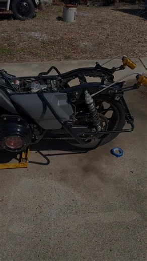 Chopping Carbon Fiber Fender on Harley-Davidson Turbo Glide