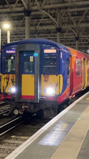 SWR Class 455 destination blind changing at London Waterloo