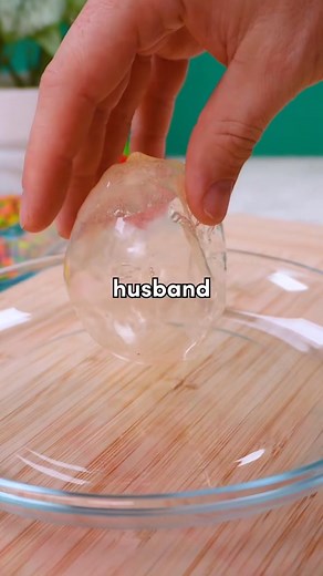 Making edible BUBBLES!? ✨Recipe: Ingredients: • 2 tbsp gelatin • 4 tbsp water • 1 tbsp light corn syrup • 1 small balloon Directions: 1. In a small bowl, bloom the gelatin in the water. Add the corn syrup, then microwave in 10-second intervals until the gelatin is fully melted. Stir until smooth and glossy. 2. Inflate your balloon, then dip it into the warm gelatin mixture. Hang to dry until tacky, then repeat 2–3 more times to build a sturdy shell, reheating the gelatin as needed to keep it flu