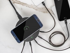 This $60 wireless charging pad has 5 USB ports to power additional devices