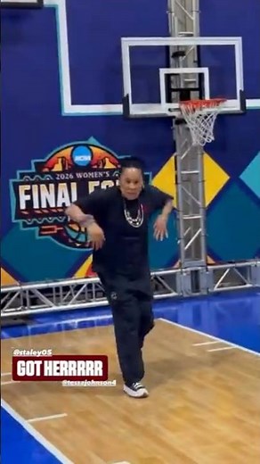 😂 Dawn Staley vs Tessa Johnson | Final Four South Carolina March Madness women's college basketball