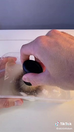 A proper clean 🪒 #skininfoken #cleaningtiktok | Brush Cleaning