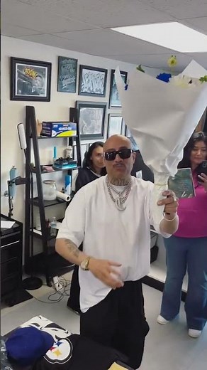 #mrcaponee receiving flowers from fans 🤝🙏