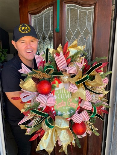 Elegant & Regal Christmas Wreath / Here Comes Santa Clause Wreath Made by Ramon at Home - Etsy