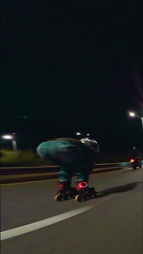 Roller & skate on a highway in Medellin #downhill #fast
