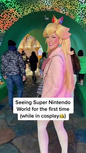 Exploring Super Nintendo World in Princess Peach Cosplay