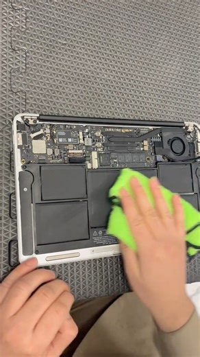 💧 Revive Your MacBook: DIY Water Damage Fix! 🛠️ #macbook #waterdamage #macbookcleaning