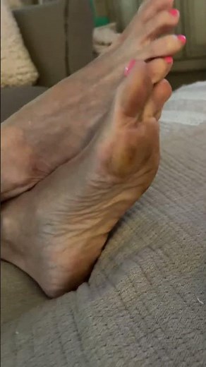 Cleaning the house #barefoot #noshoesnation #dirty #cleaning #barefeet