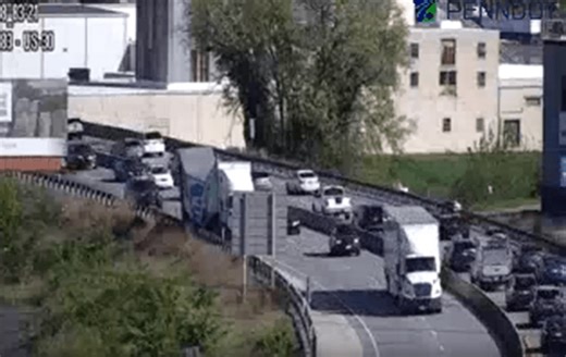 Tractor-trailer breaks in half, causes lane restriction on I-83 in York County