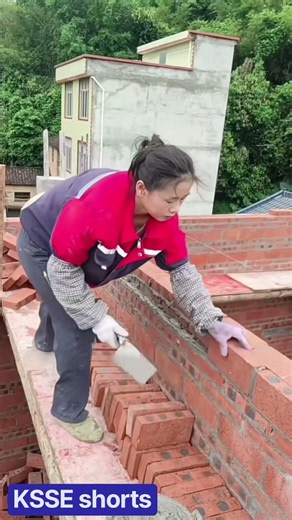 Women & Men Masons: Who Has the Better Bricklaying Skills? 🧱👷‍♀️👷‍♂️ #Construction #Masonry