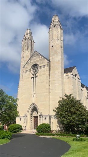 Charley’s Churches on Instagram: "Norwood, OH — Holy Trinity #architecture #classicalarchitecture #classicalart #christianart #traditionalcatholic #traditionalcatholicism #tradcatholic #latinmass #traditionallatinmass #gothicarchitecture #catholic #catholicism #church #catholicchurch #catolique #catolicos #catolico #igrejacatolica #iglesia #christmas #advent #navidad #natal #advento #adviento #cincinnati #ohio #noel"