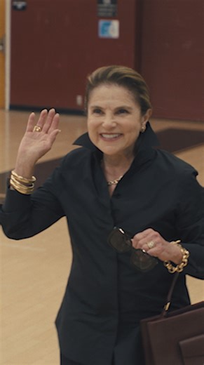 A mother of an entrance. | Netflix