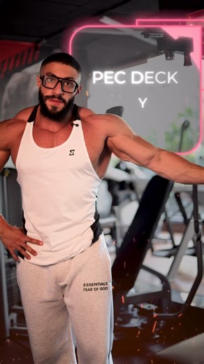 Mohamed Aly on Instagram‎: "Rear Delt Fly on Pec Deck من أقوى تمرين علميًا لعزل وبناء الكتف الخلف وهو يعتبر هو تمرين Isolation-based movement والكتف الخلفي ليه وظائف لازم اننا نعملها عشان نطور العضله دي منها مسؤول عن Shoulder Horizontal Abduction و أساسي في Scapular Stability و بيوازن الشغل الزائد للـ Chest & Anterior Delt 🫡 Rear Delt Fly on Pec Deck أقوى تمرين لعزل الكتف الخلفي ليه بقي يا حبيب اخوك ؟ Because the machine locks the movement = Max isolation = Zero cheating = Pure rear delt tensio